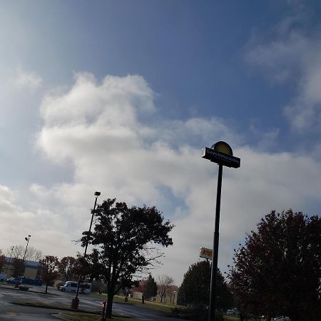 Days Inn & Suites By Wyndham Merrillville Kültér fotó