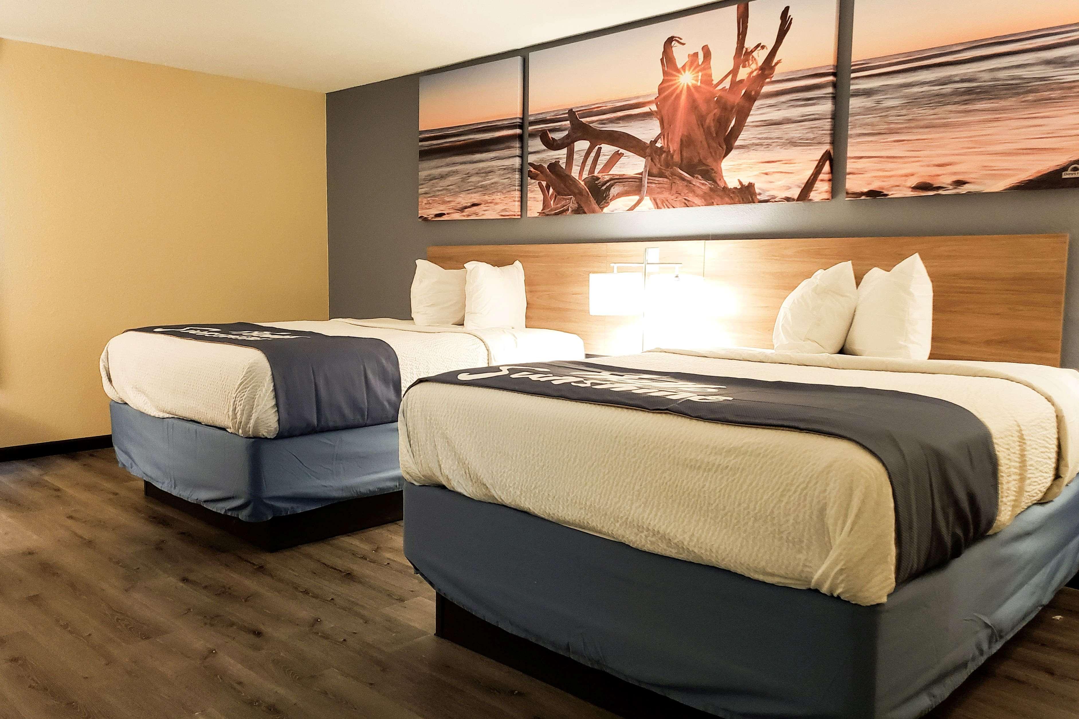 Days Inn & Suites By Wyndham Merrillville Kültér fotó
