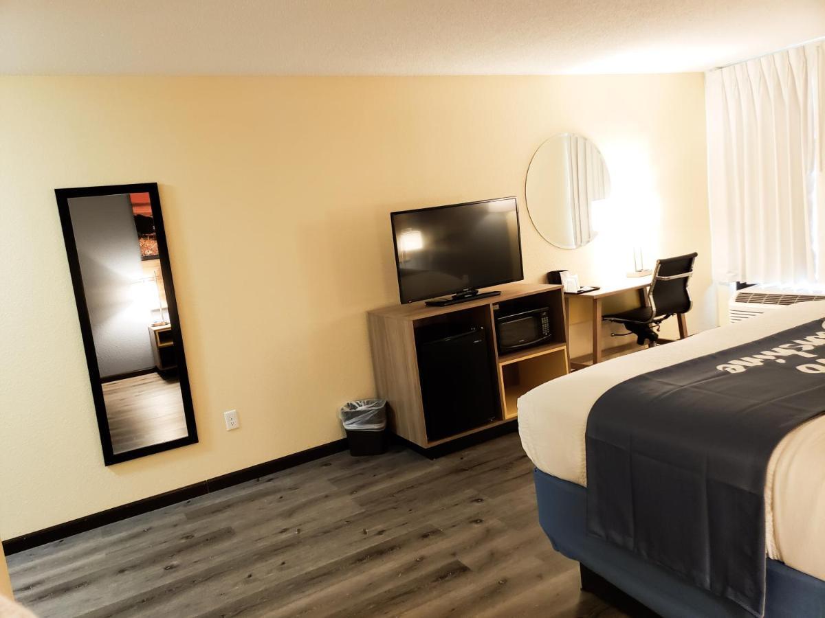 Days Inn & Suites By Wyndham Merrillville Kültér fotó