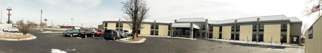 Days Inn & Suites By Wyndham Merrillville Kültér fotó